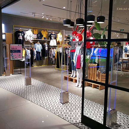 为什么服装店防盗器和服装防盗标签能实现报警?