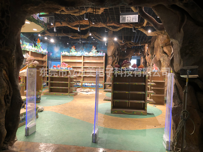 为什么宽度相同的门,装的超市防盗器数量却不一样?实力品牌立方美emeno告诉你!